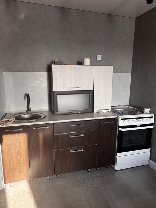 Кухонный гарнитур с электрической плиткой