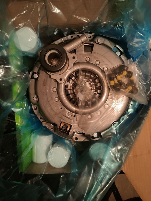 Vând ambreiaj cu volanta masa dubla Ford Transit 2.0 cod 837481