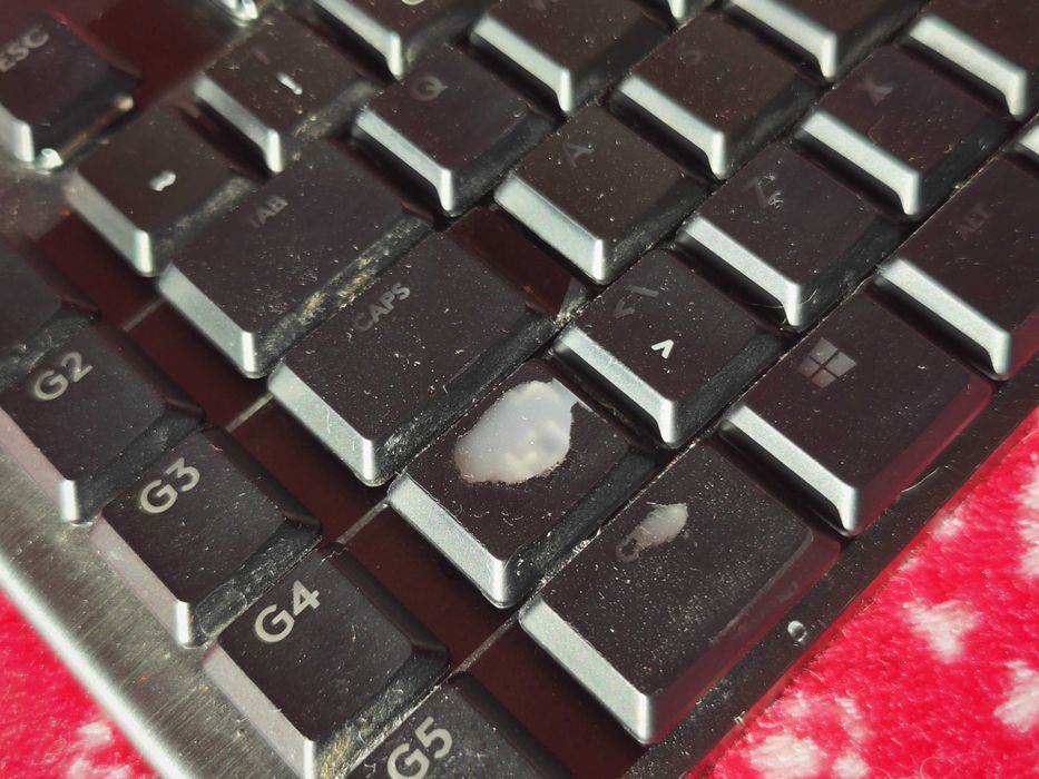 Logitech G915 - безжична, механична клавиатура, тактилна, без проблеми