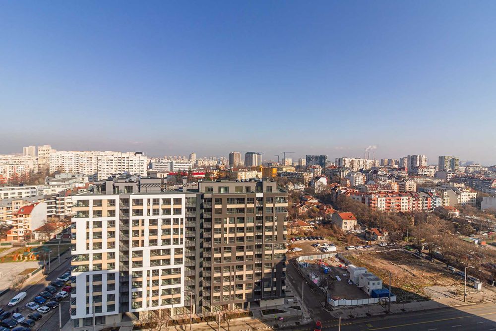 Тристаен апартамент в Зона Б-18