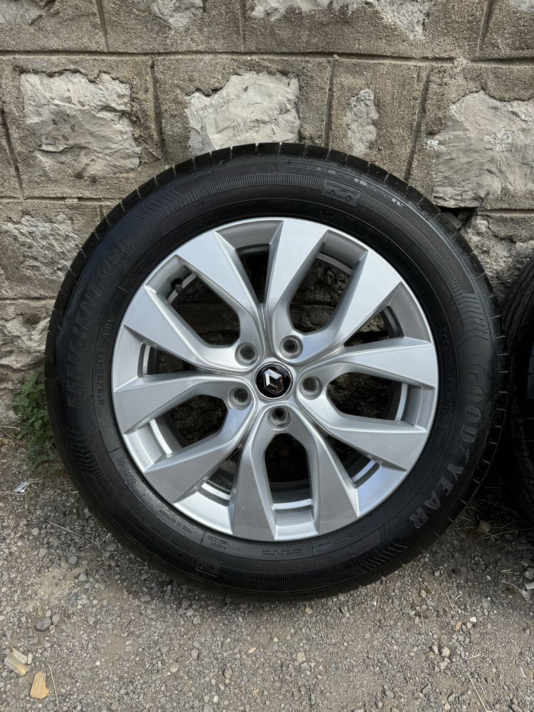 Джанти с летни гуми 215/60/17 за Renault