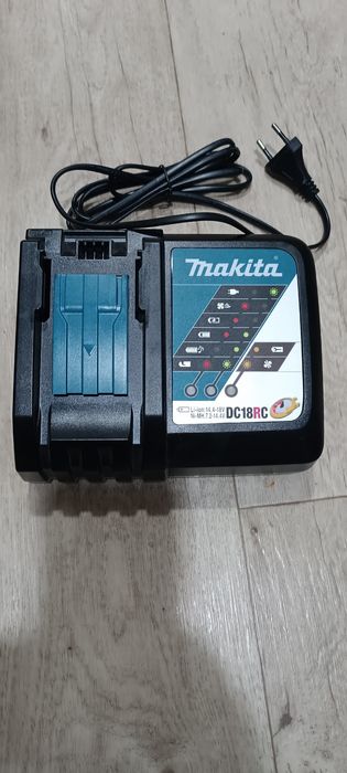 Зарядное устройство Макита 18 В. новое.