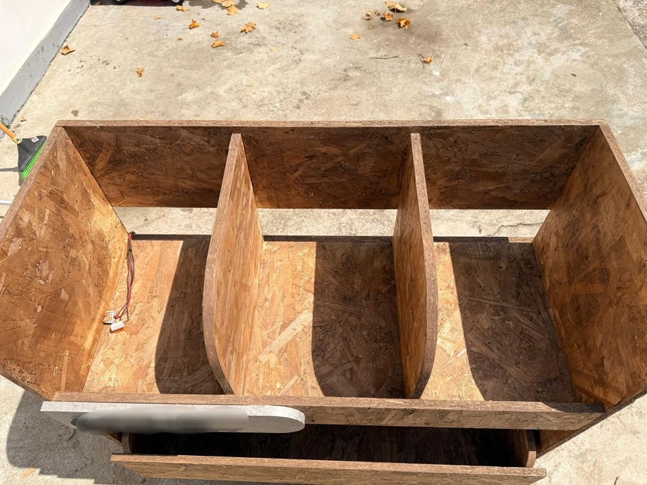 Mobilier depozitare vinyluri, capacitate minimum 400 buc. 12"