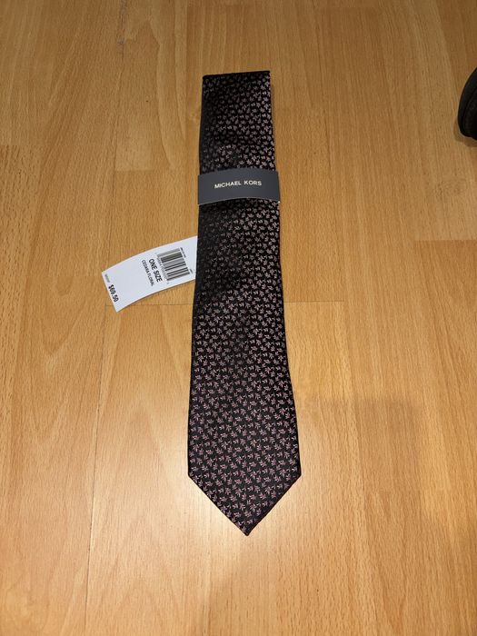 Cravate michael kors si calvin klein noi