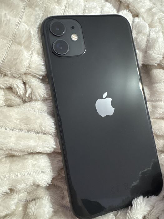Продавам iphone 11 black 64GB
