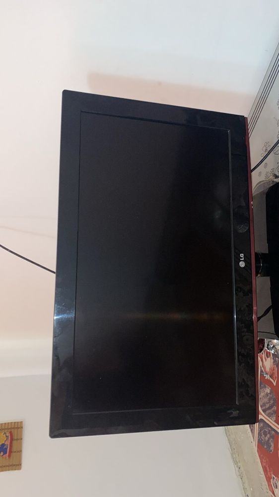 Televizor nou,functioneaza perfect,cu telecomanda noua !