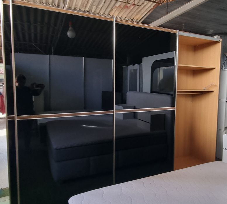 Dulap negru lucios /oglinda neagra