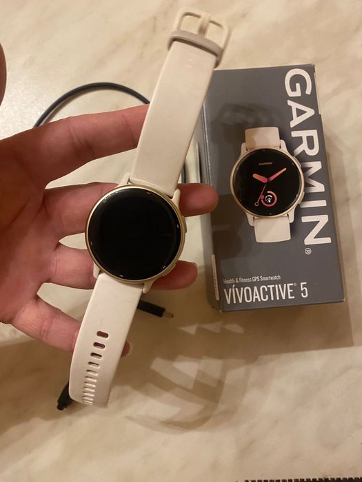 Часовник Garmin vivoactive 5
