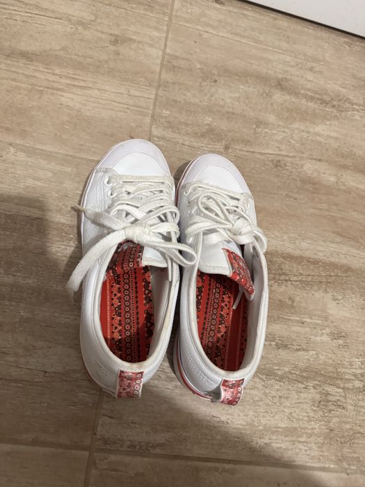 2 чифта обувки от Adidas