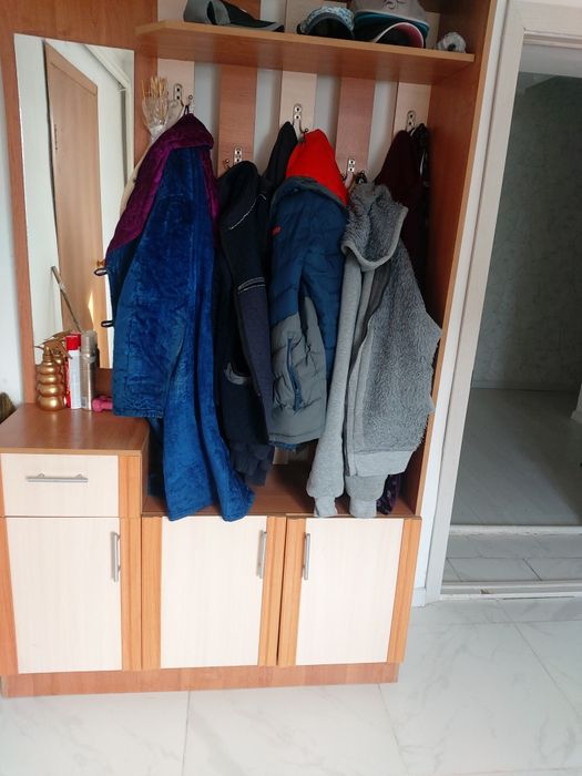 Прихожка  бу хорошом состоянием белый снизу обувница сверху для голов