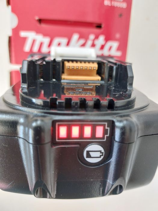 Acumulatori hobby - semiprofesional Makita de 6 Ah cu led rosu de cont