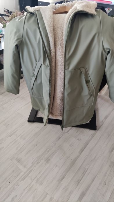 Vând geaca îmblănită Zara