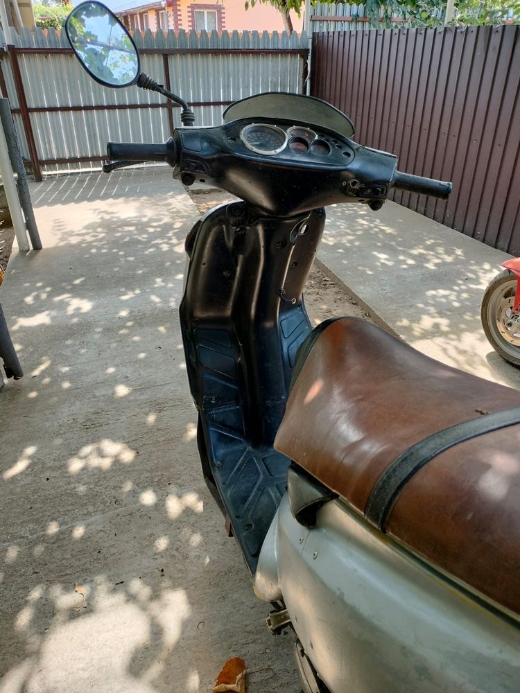 Vand scuter  piaggio nrg motor refacut cu piese noi. Urgent
