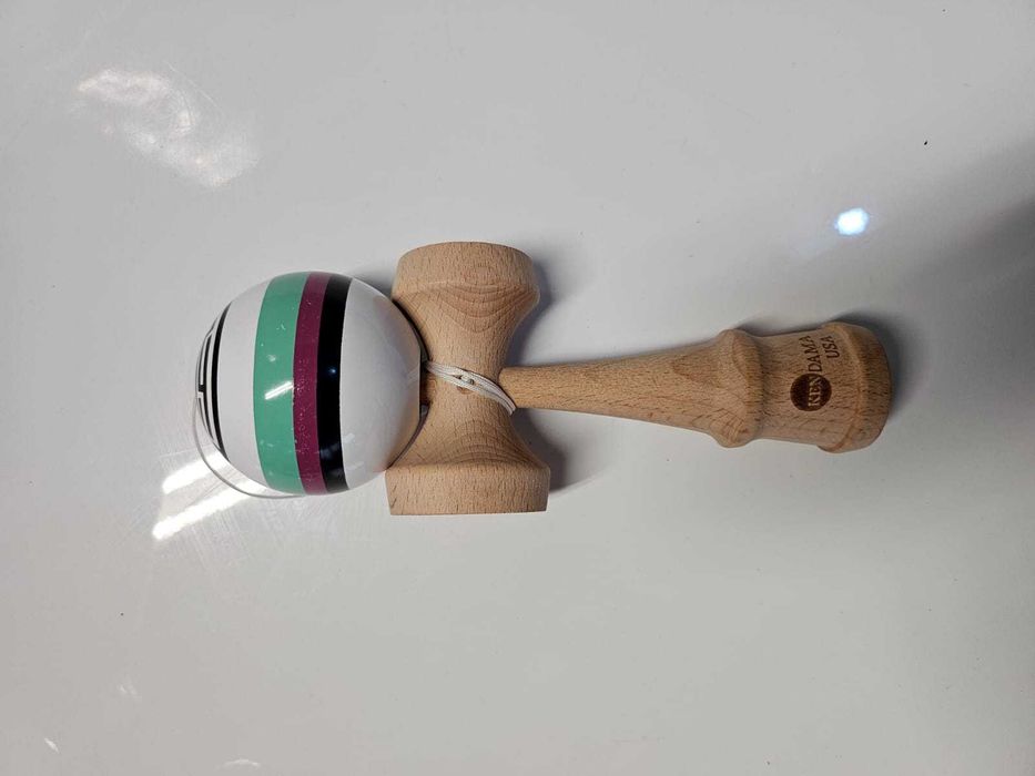 Kendama NOUA USA - bila lucioasa - 18cm