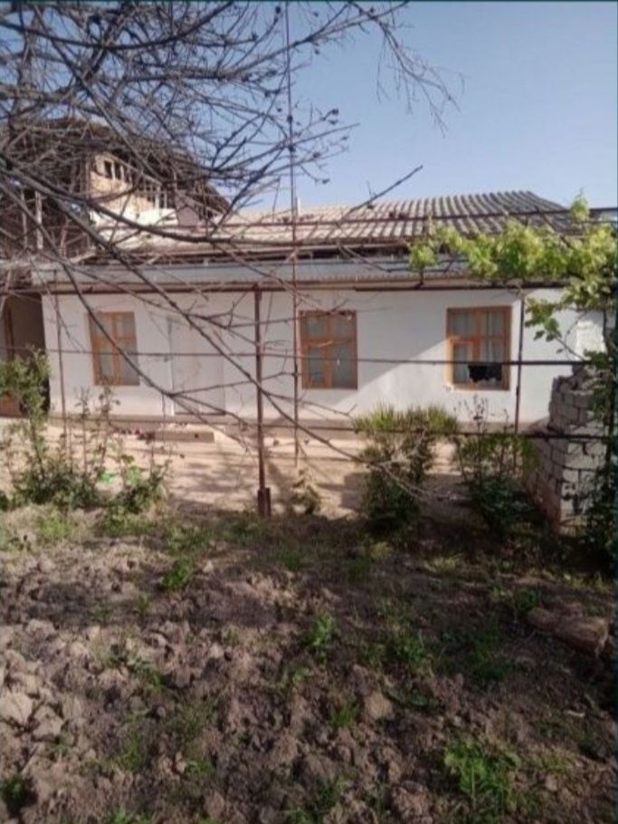 Uchastka sotiladi 6.sotix 4.xona