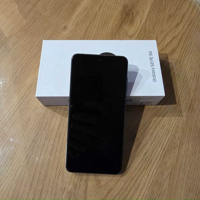 Samsung Galaxy S21 FE перфектен