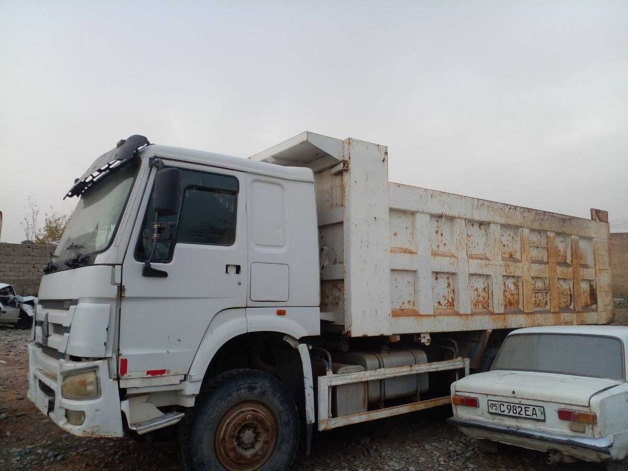 Uzun tumanda 2014 yilda ishlab chiqarilgan HOWO yuk mashinasi sotiladi