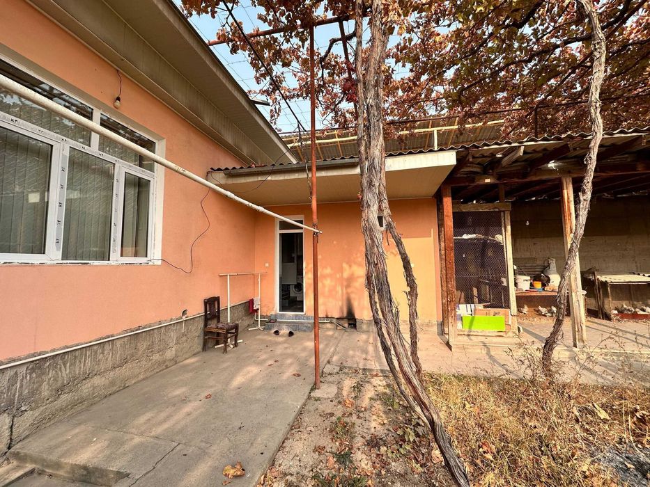 Қиргулида 8 сотикли ховли уй сотилади