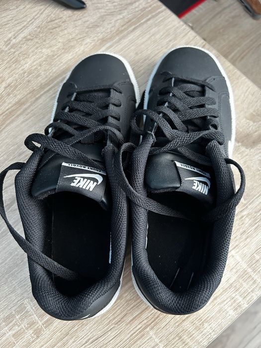 Nike Court Royale