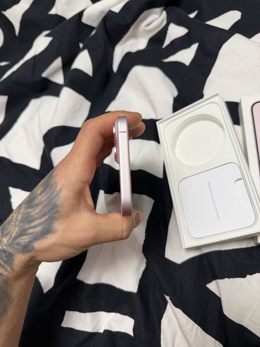 Iphone 15 plus Roz Impecabil