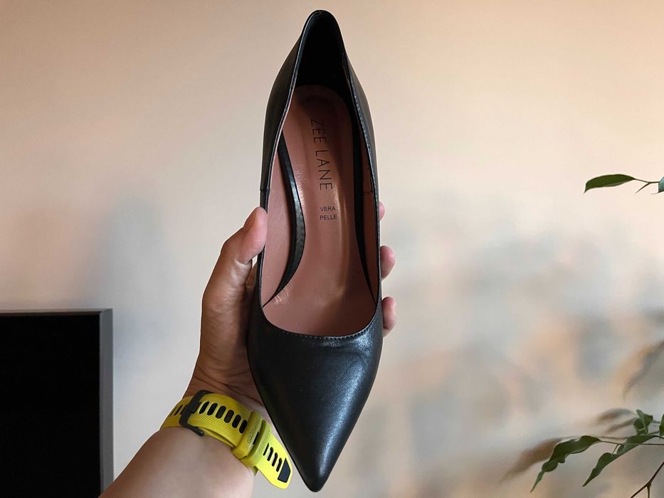 Zee Lane Kожени обувки в черно с остър връх 39