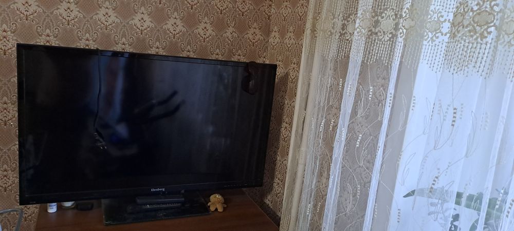 Продам телевизор эленберг диагональ 109см
