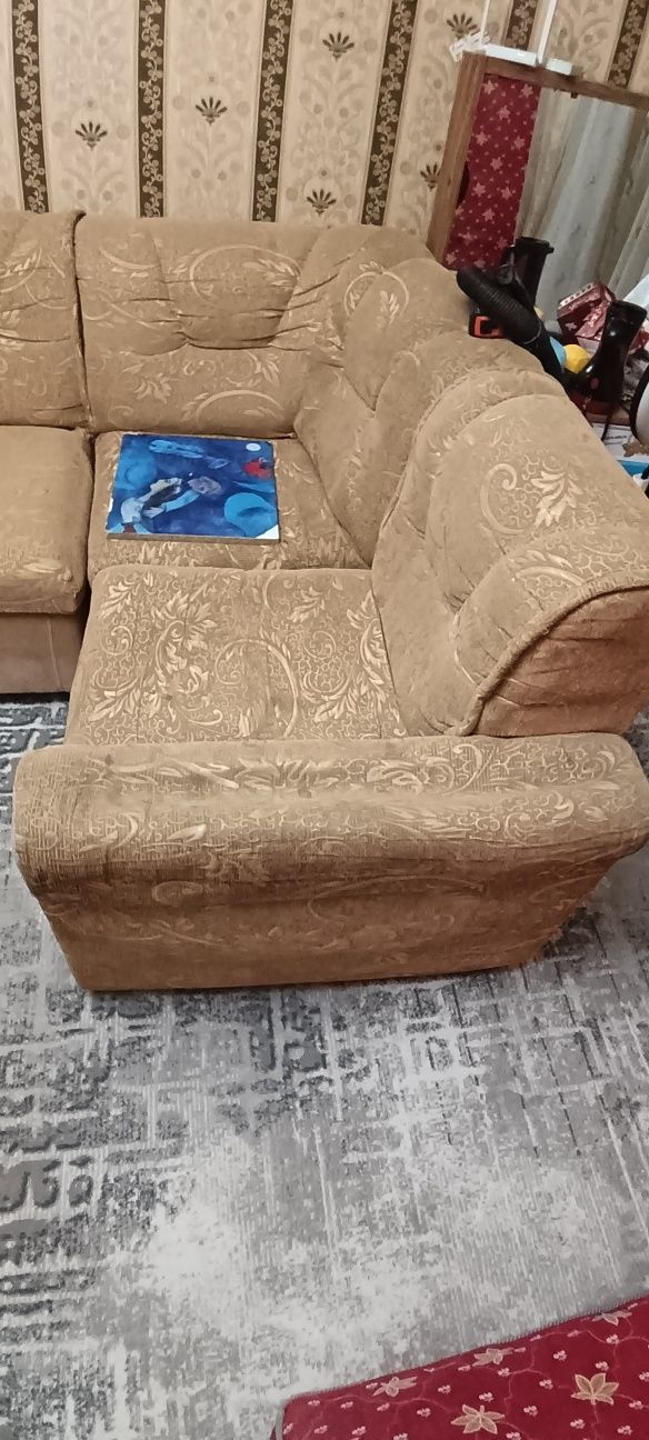Продам диван угловой. Срочно!