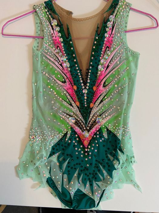 Продам купальник для художественной гимнастики