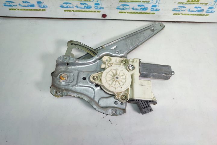 Macara cu motoras geam dreapta spate 0130822031 Toyota Avensis 2 T25  [din 2002 pana  2006] seria