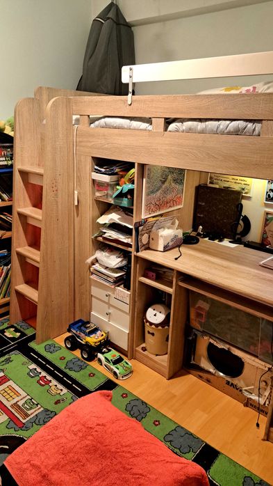 Pat etajat cu birou pentru copii