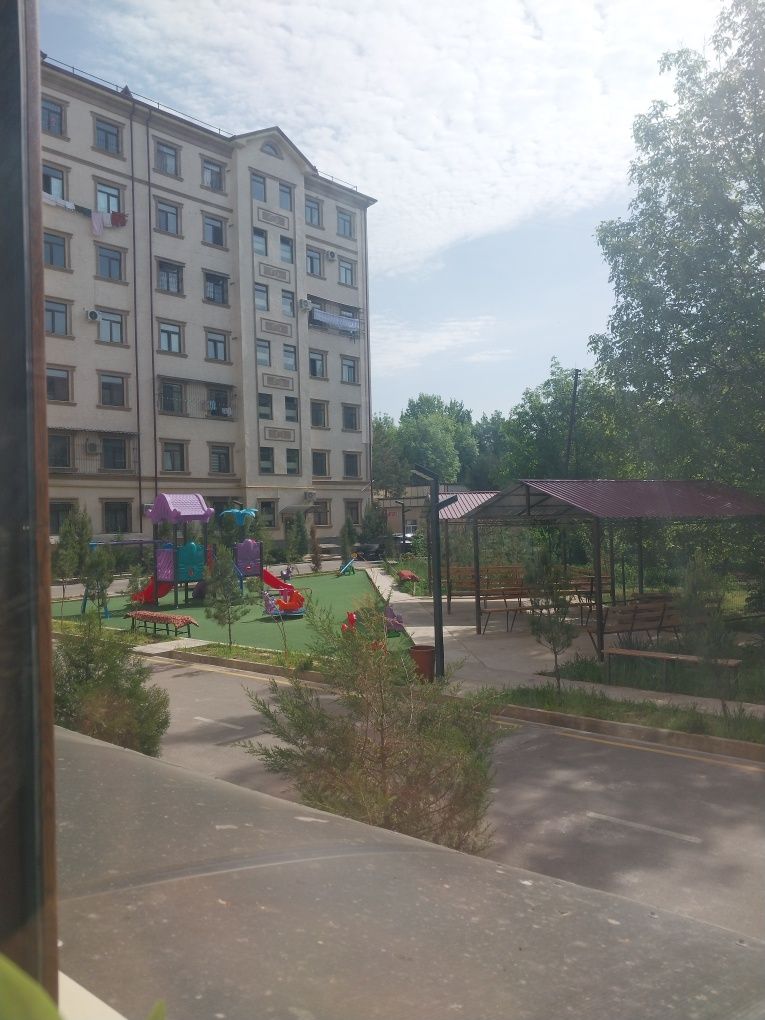 Срочно квартира сотилади 2 хонали 1 этаж