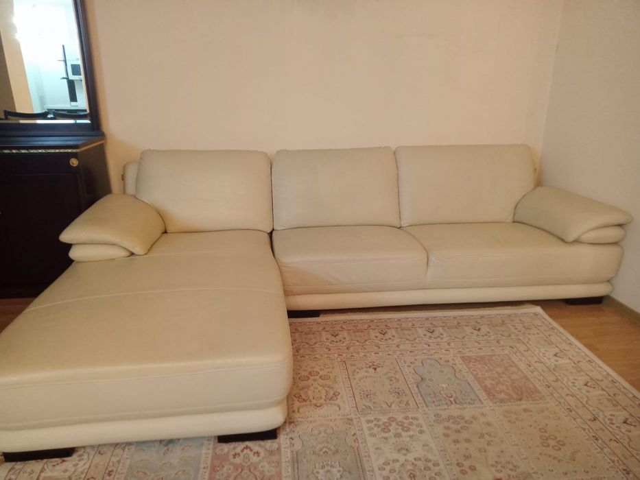 Диван кожанный бежевый