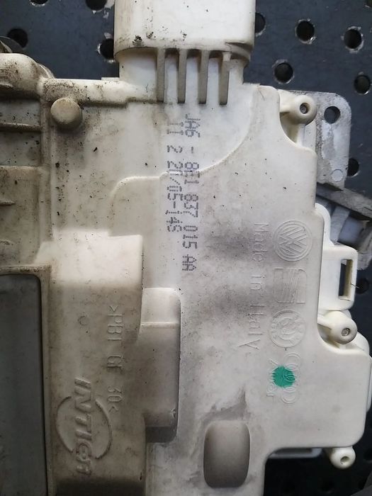 Broasca usa stanga fata audi a4 b7 8e 8e1837015aa