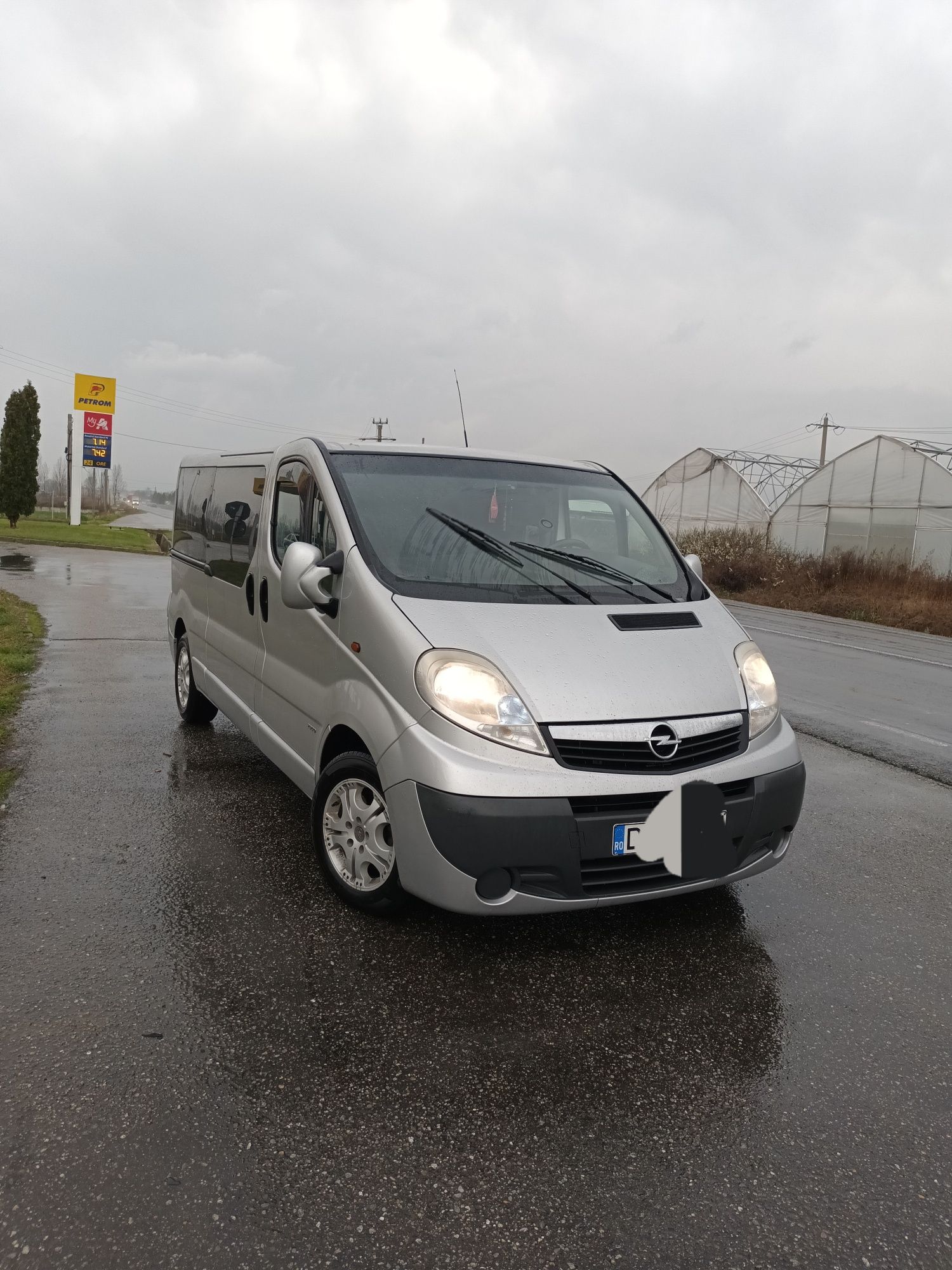 Vând opel vivaro