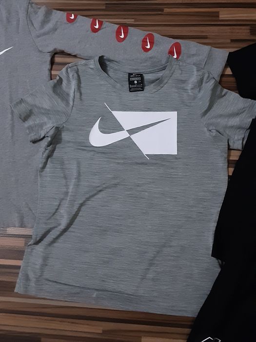 (M 137-147) NIKE оригинален екип 3 части(60лв)шорти(30лв)тениски(25лв)
