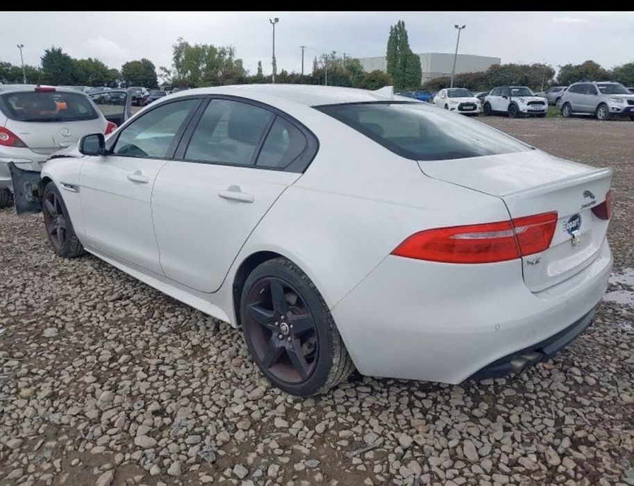 Vand Jaguar XE R-Sport