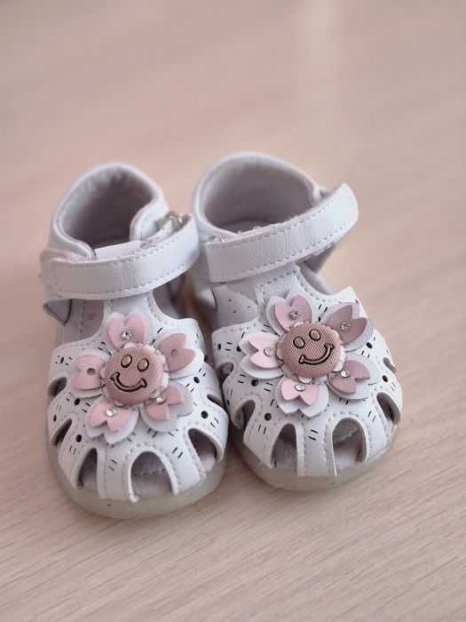 Продам сандалии на девочку!!!