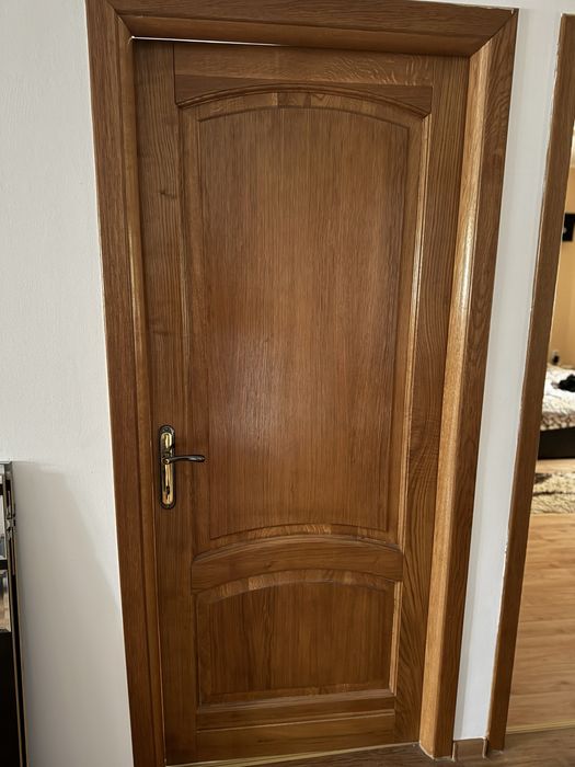 Usi din lemn masiv, stejar