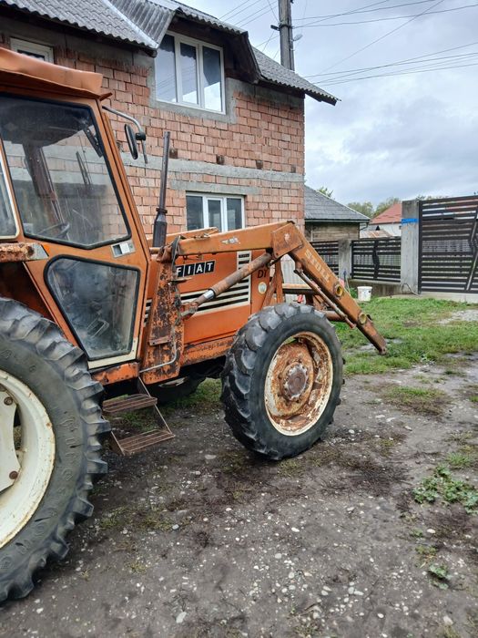 Fiat 780 cu încarcator frontal