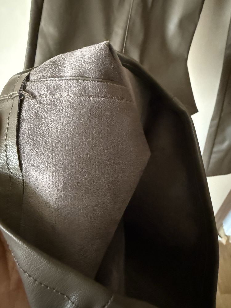 Pantaloni imitatie de piele