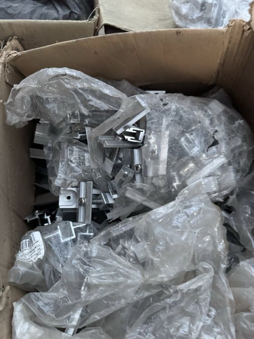 Различни части за изграждане на соларни централи