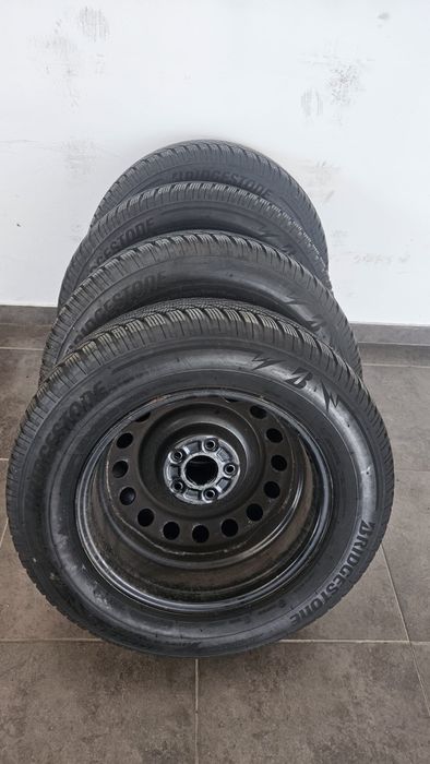 Anvelope/ cauciucuri de iarna Brigestone 215 65 16