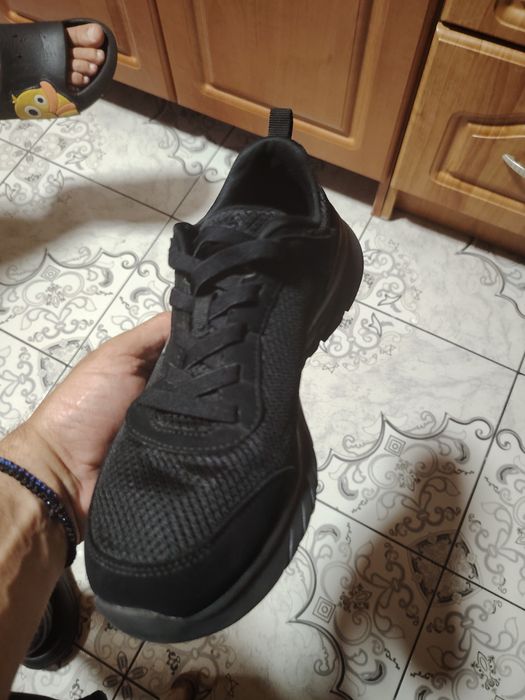 Vînd o pereche adidas skechers