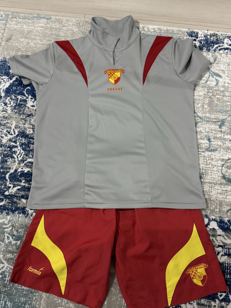 Футболен екип на Göztepe размер М