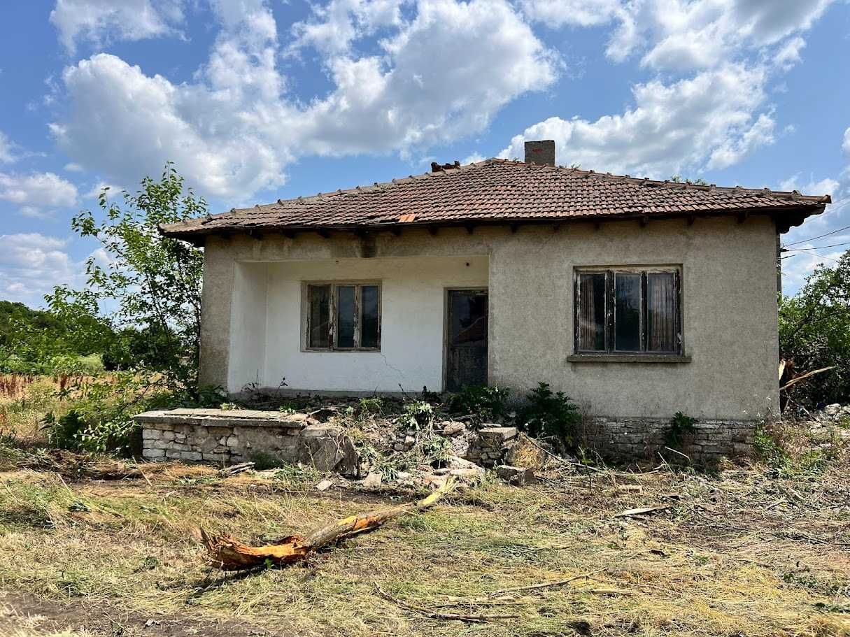 Стара къща с двор 1267 кв.м до гр. Балчик , с. Царичино