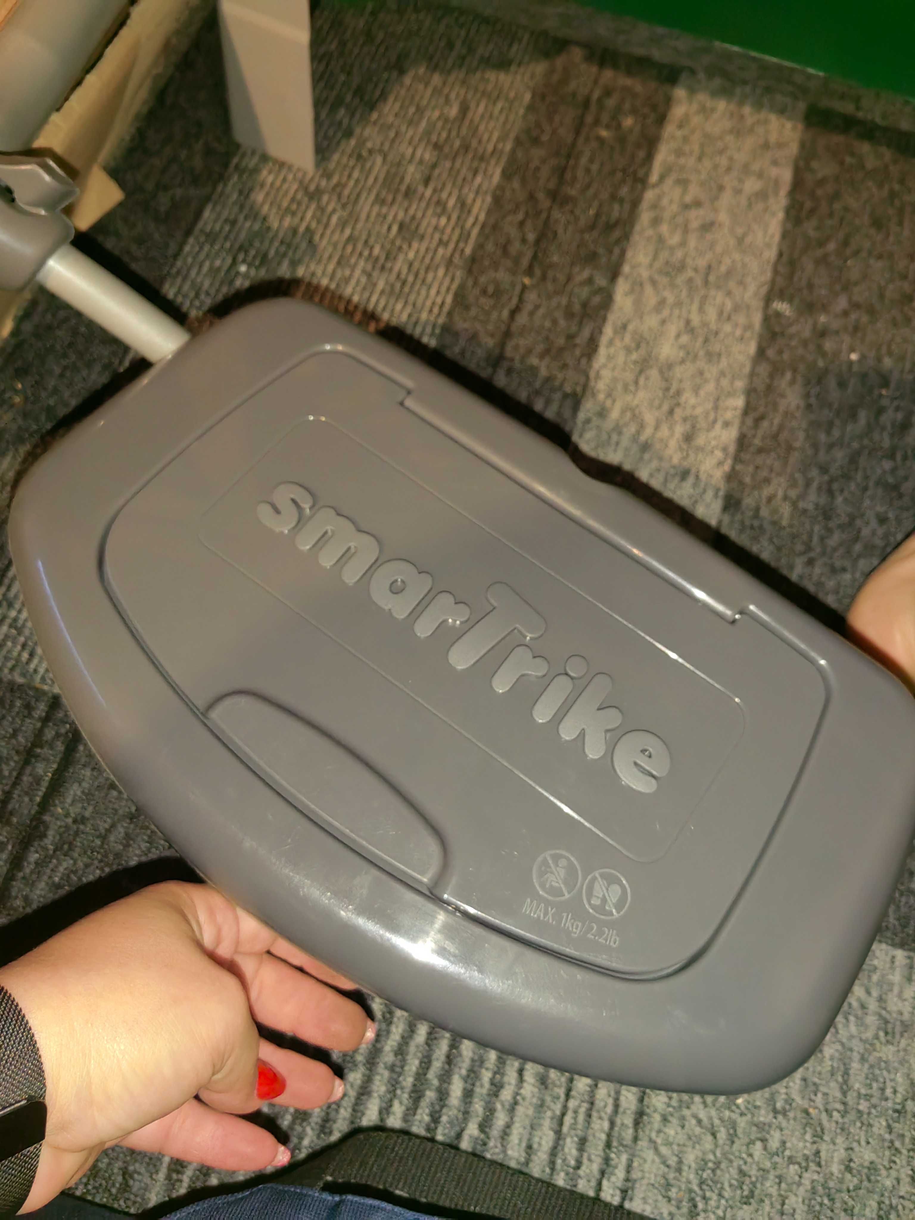 Vând accesorii tricicleta smartrike