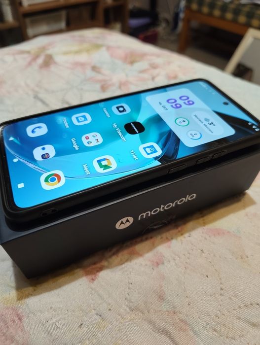 Телефон Motorola G72