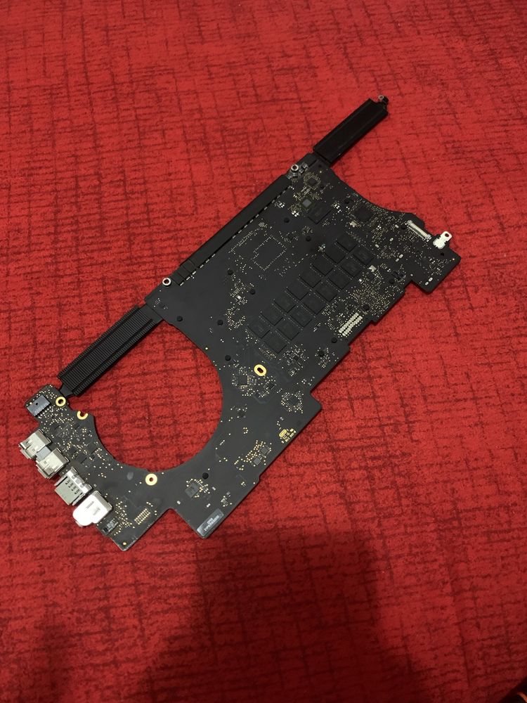 Placǎ de bazǎ Macbook pro 15 2015 mid A1398 Defectǎ.