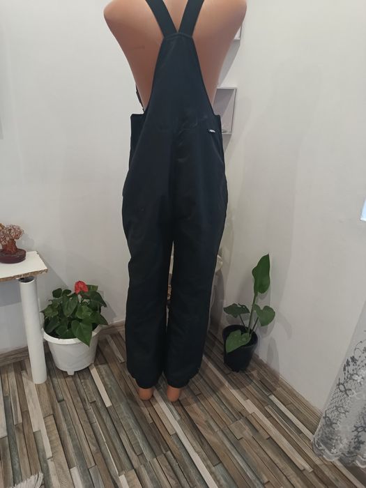 Дамска ски екипировка като нова; долнището е на марката Obermeyer, яке