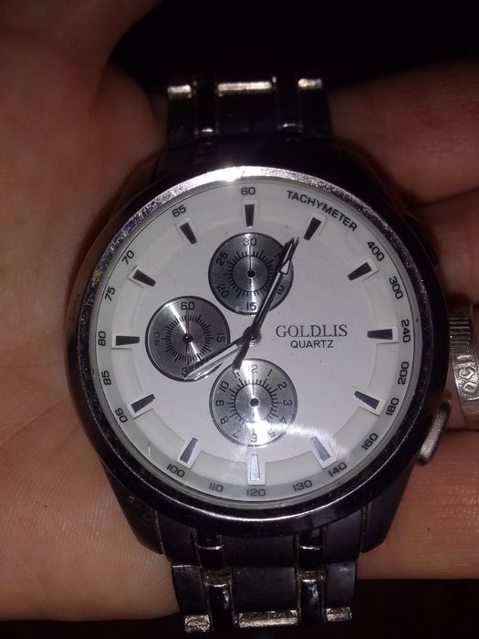 Часы наручные со стрелками